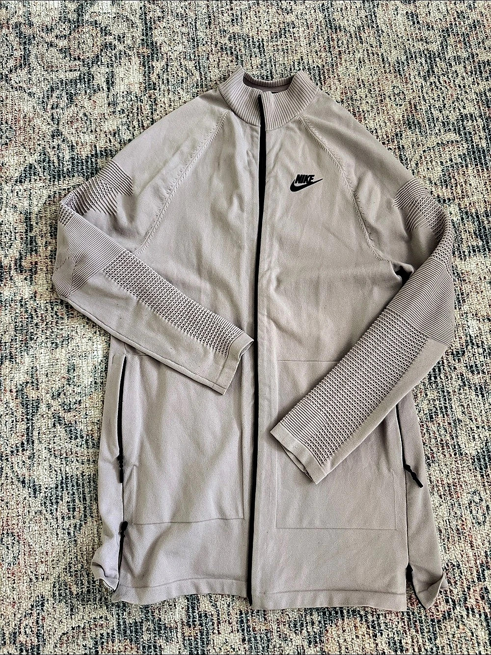 Nike Women’s Lightweight Track Jacket Size Small